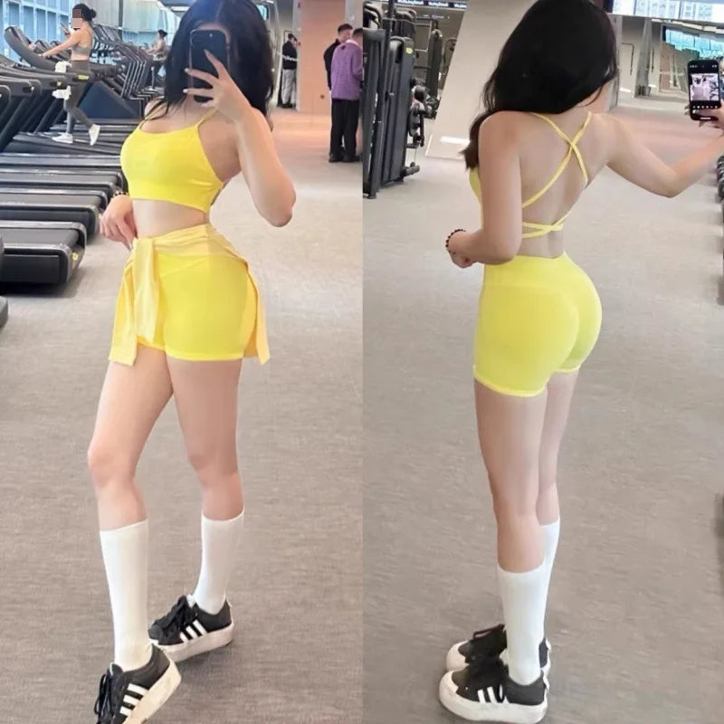 Seamless hip hugging fitness shorts, internet famous sports three part pants, high waisted and high stretch peach hip pants for